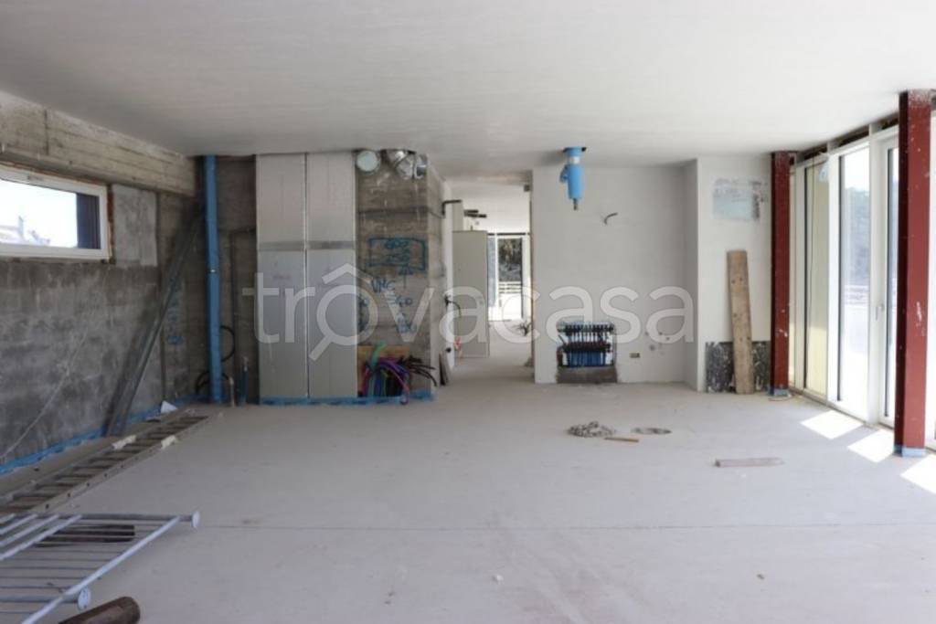 appartamento in vendita a Gallarate in zona Crenna