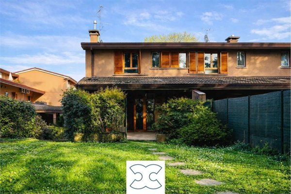casa indipendente in vendita a Gallarate in zona Arnate