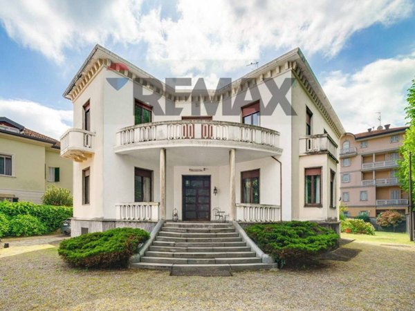 casa indipendente in vendita a Gallarate