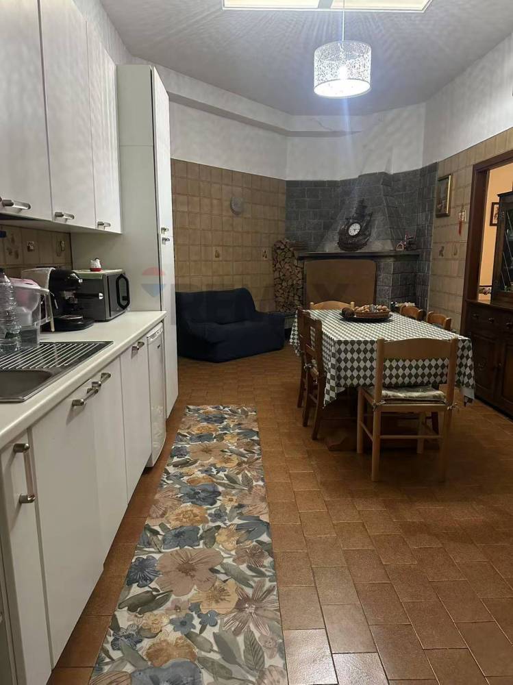 casa indipendente in vendita a Gallarate in zona Arnate