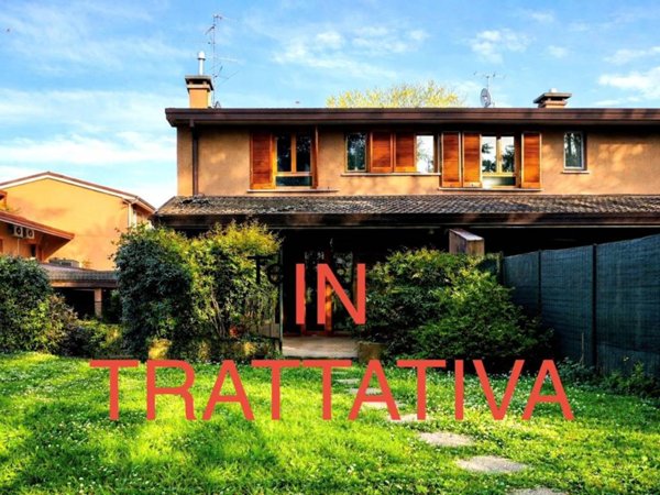 casa indipendente in vendita a Gallarate in zona Arnate