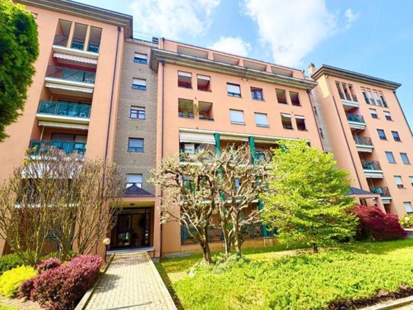 appartamento in vendita a Gallarate in zona Sciarè