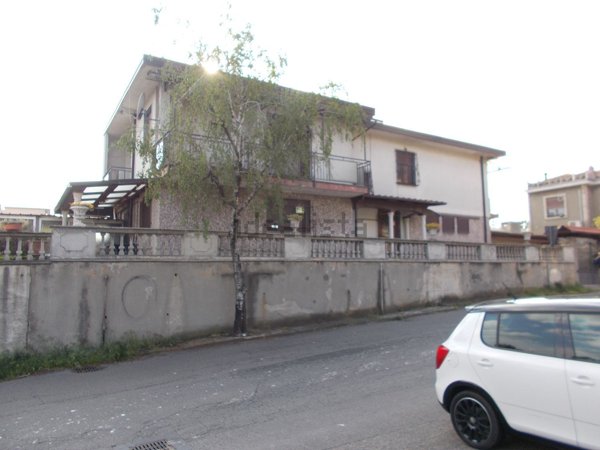 casa indipendente in vendita a Gallarate