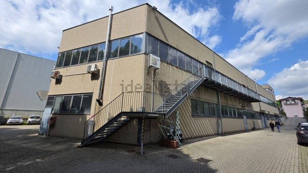 ufficio in vendita a Gallarate in zona Crenna