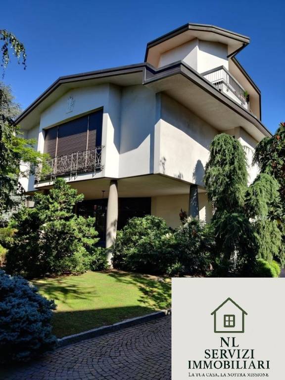 appartamento in vendita a Gallarate in zona Sciarè