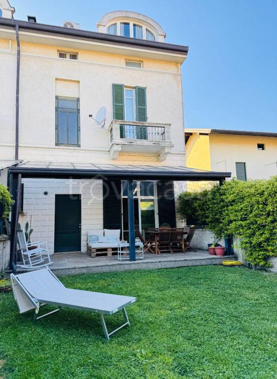 casa indipendente in vendita a Gallarate
