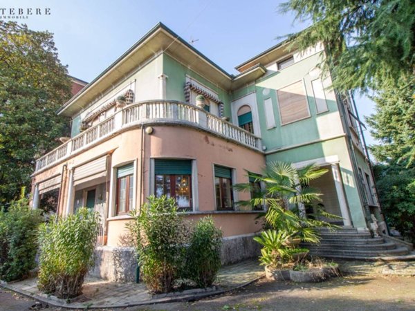 casa indipendente in vendita a Gallarate