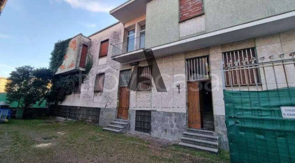 locale commerciale in vendita a Gallarate in zona Ronchi