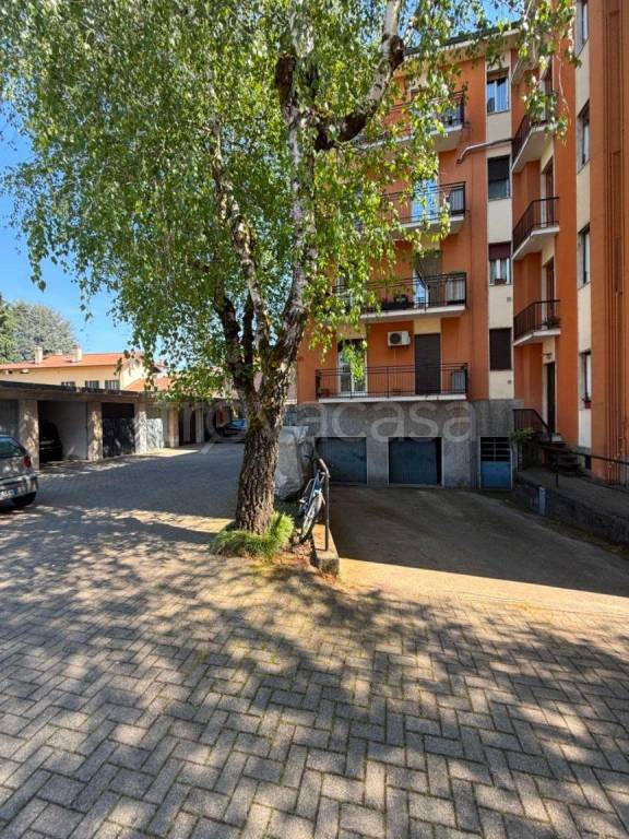 appartamento in vendita a Gallarate in zona Crenna