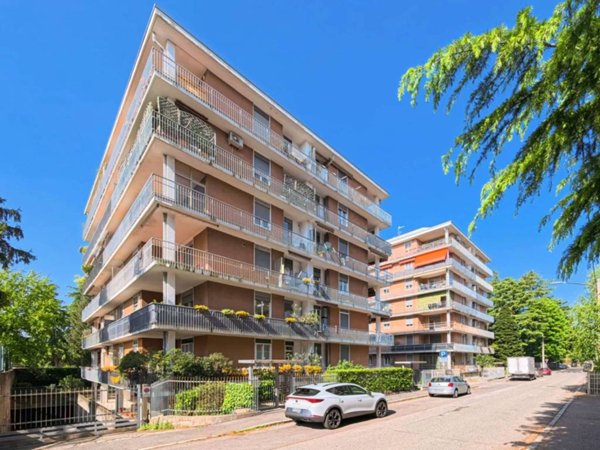 appartamento in vendita a Gallarate in zona Sciarè