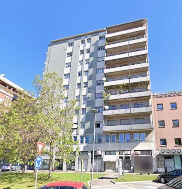 appartamento in vendita a Gallarate in zona Sciarè