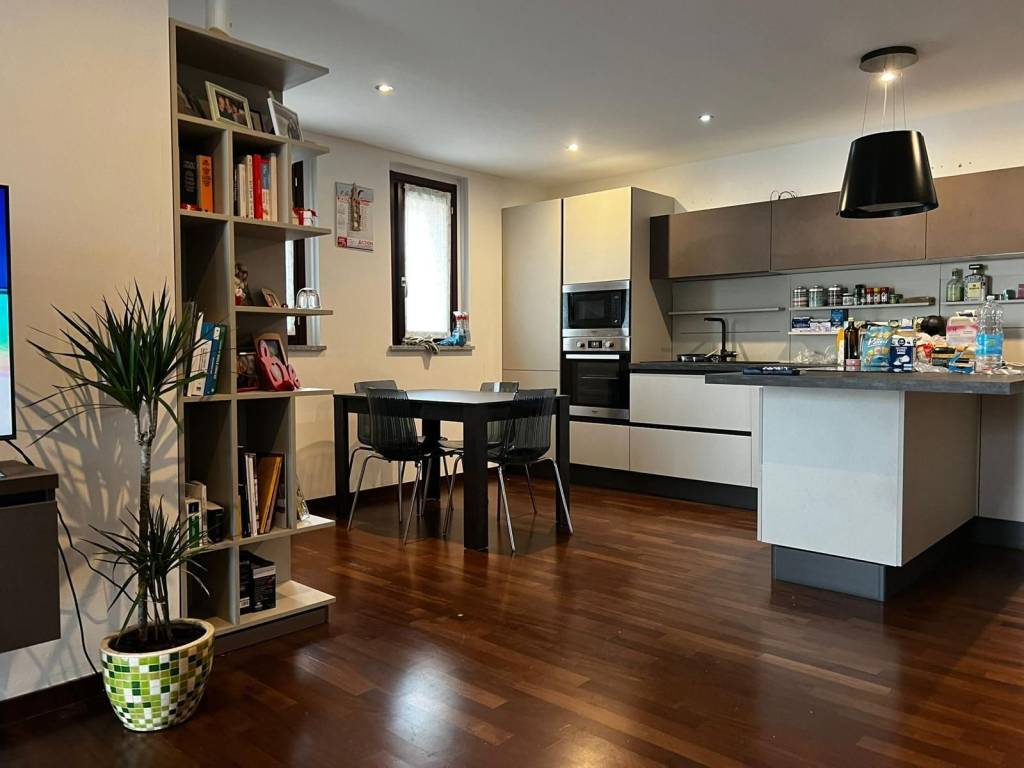 appartamento in vendita a Gallarate in zona Arnate