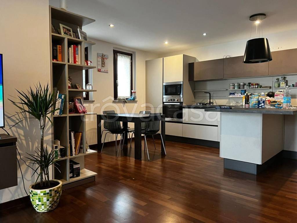 appartamento in vendita a Gallarate in zona Arnate