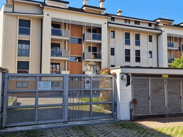 appartamento in vendita a Gallarate in zona Cascinetta
