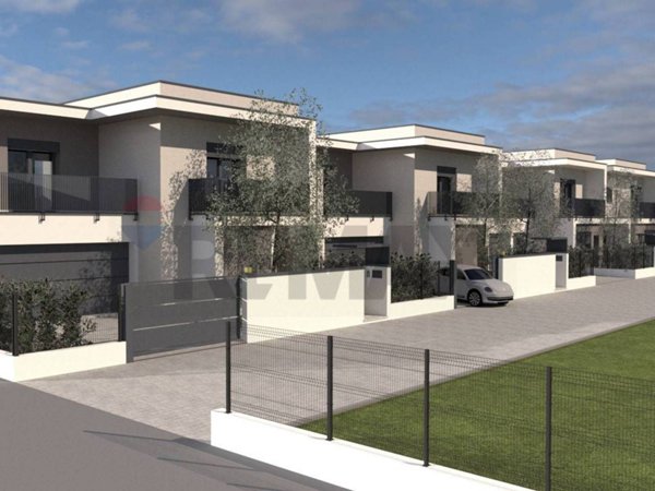 casa indipendente in vendita a Gallarate in zona Sciarè