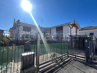 casa indipendente in vendita a Gallarate in zona Madonna in Campagna