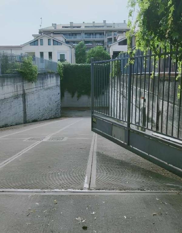 appartamento in vendita a Gallarate in zona Arnate