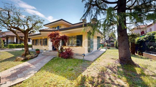 casa indipendente in vendita a Gallarate