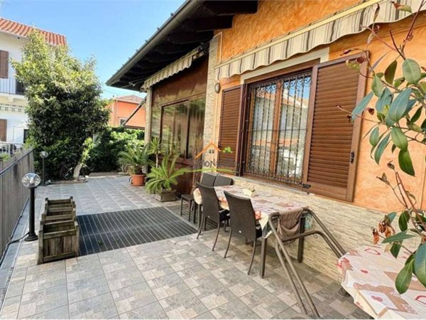 casa indipendente in vendita a Gallarate in zona Arnate