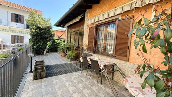 casa indipendente in vendita a Gallarate