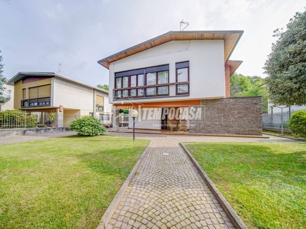 casa indipendente in vendita a Gallarate