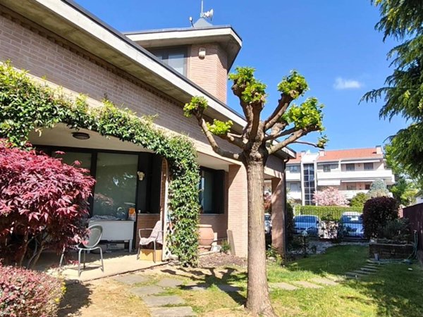 casa indipendente in vendita a Gallarate in zona Ronchi