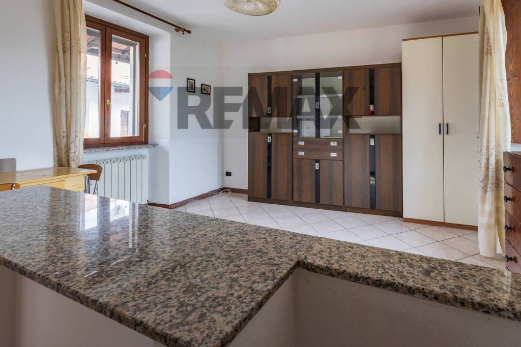 appartamento in vendita a Gallarate in zona Crenna