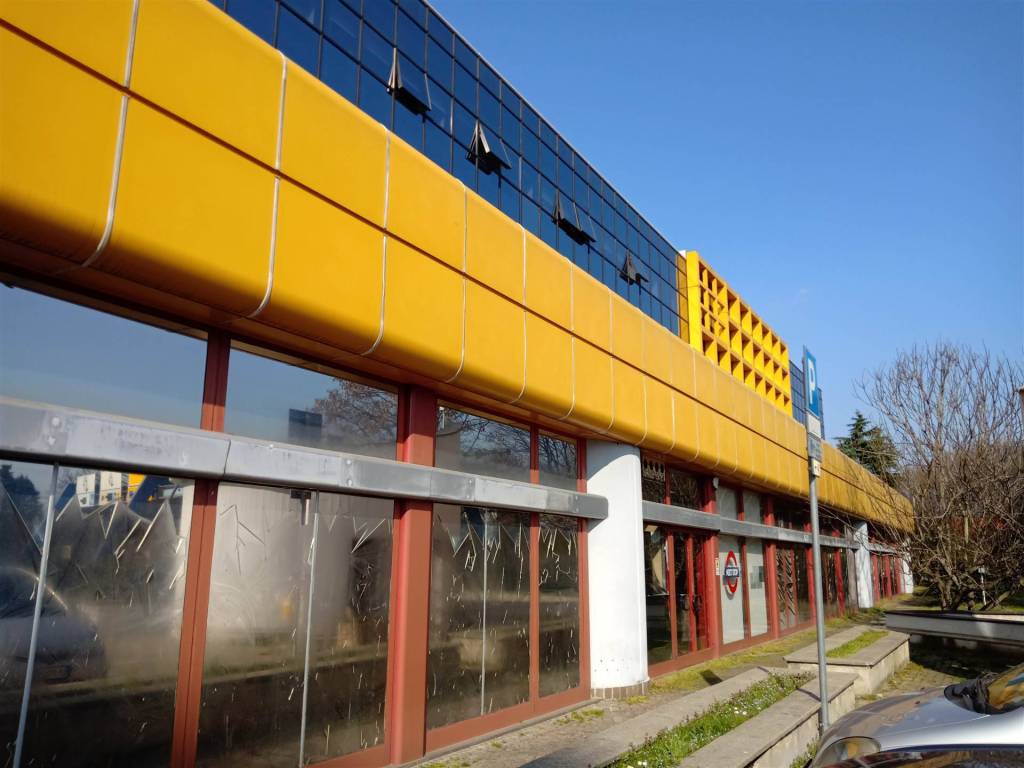 negozio in vendita a Gallarate in zona Cascinetta