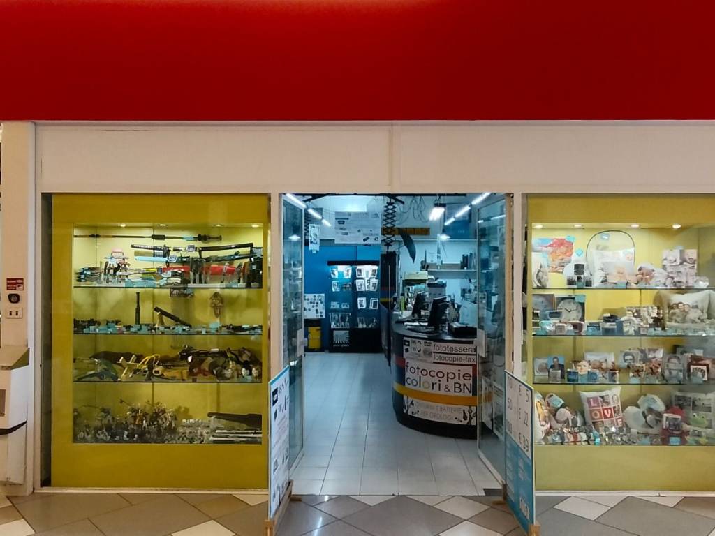 negozio in vendita a Gallarate in zona Cascinetta