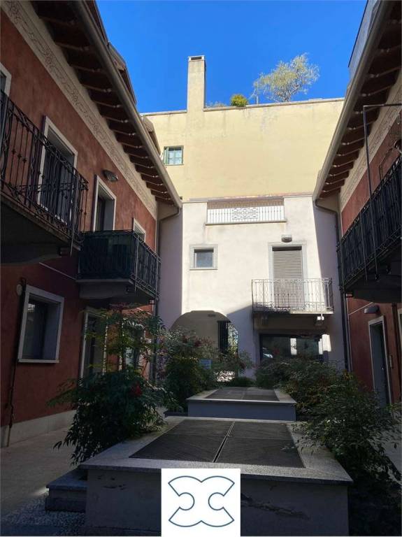 appartamento in vendita a Gallarate in zona Sciarè