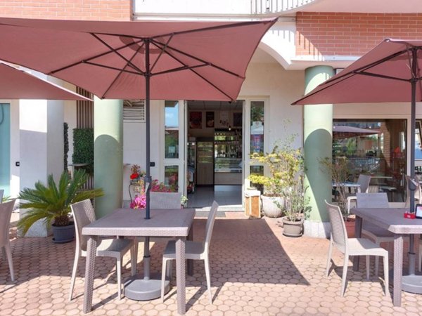 negozio in vendita a Gallarate in zona Cascinetta