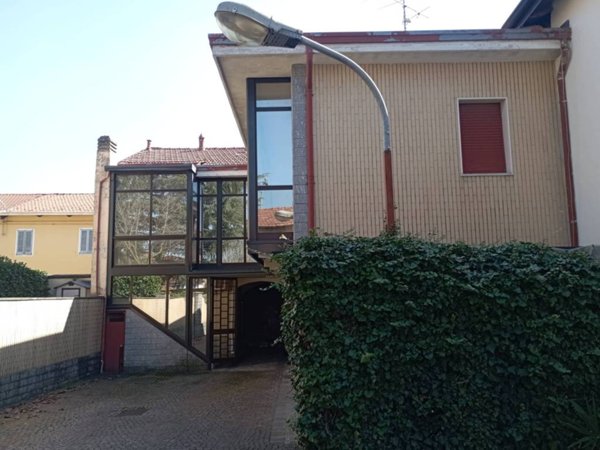 casa indipendente in vendita a Gallarate in zona Crenna