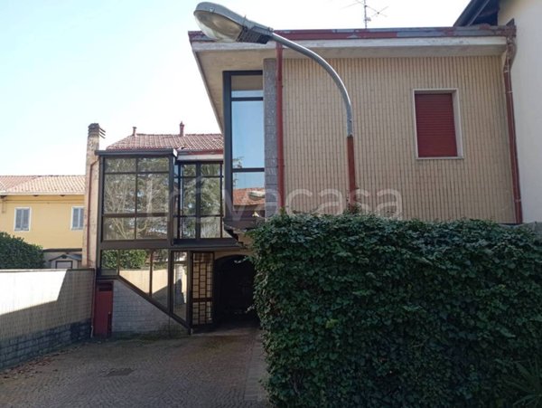 casa indipendente in vendita a Gallarate in zona Crenna