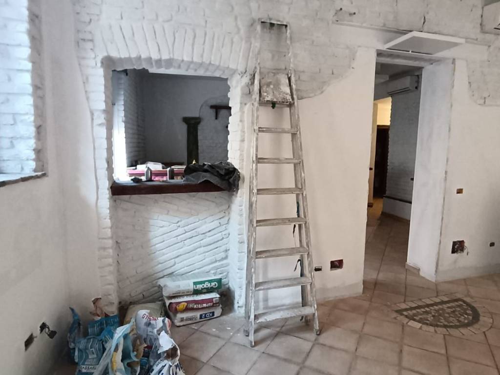 negozio in vendita a Gallarate in zona Sciarè