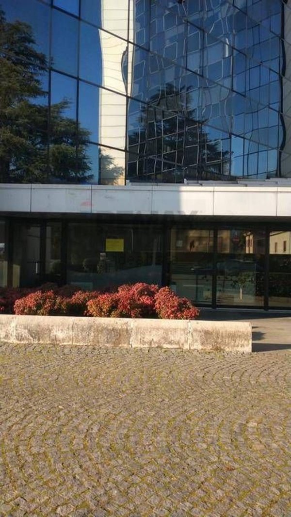 locale commerciale in vendita a Gallarate