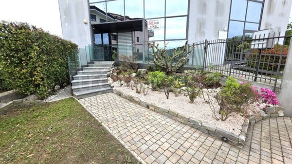 negozio in vendita a Gallarate in zona Crenna