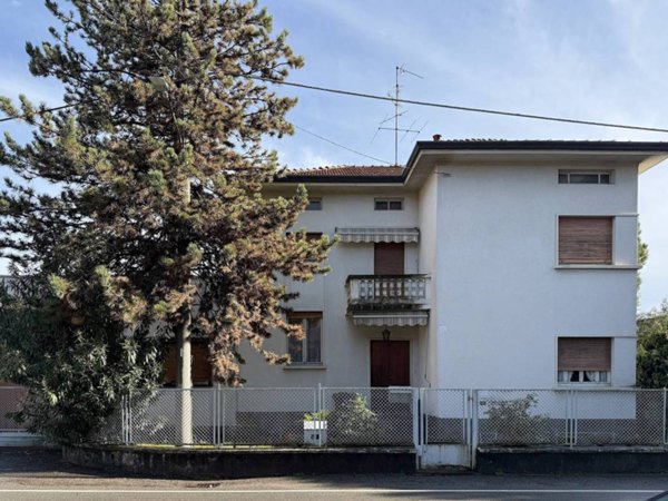casa indipendente in vendita a Gallarate in zona Cascinetta