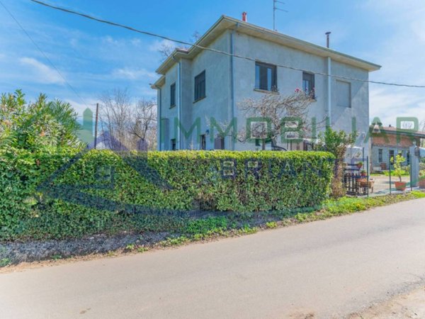 casa indipendente in vendita a Gallarate in zona Moriggia