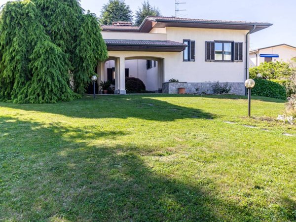 casa indipendente in vendita a Gallarate in zona Ronchi