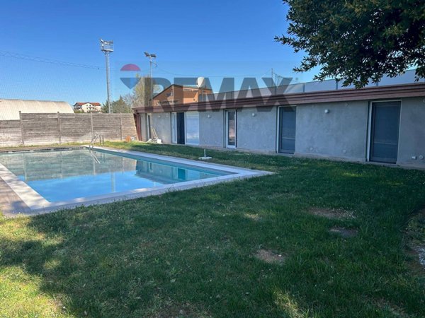 casa indipendente in vendita a Gallarate in zona Arnate