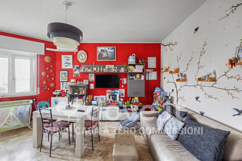 appartamento in vendita a Gallarate in zona Sciarè
