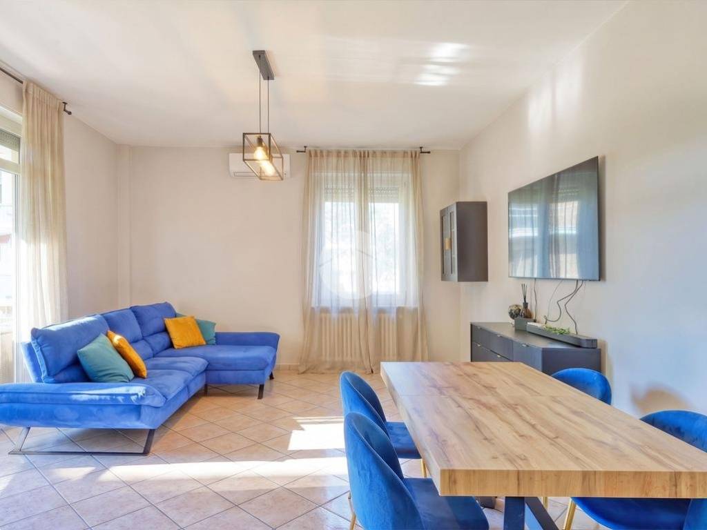 appartamento in vendita a Gallarate in zona Sciarè
