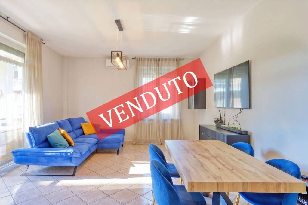 appartamento in vendita a Gallarate in zona Sciarè