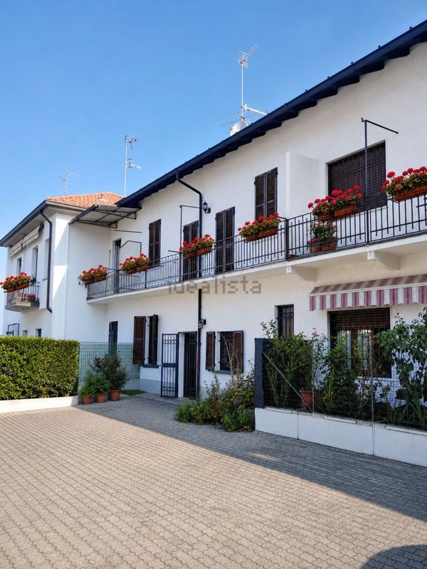 casa indipendente in vendita a Gallarate in zona Cascinetta