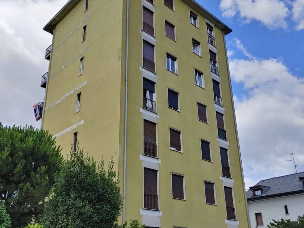 appartamento in vendita a Gallarate in zona Cascinetta