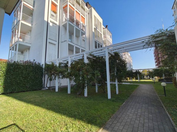 appartamento in vendita a Gallarate in zona Arnate