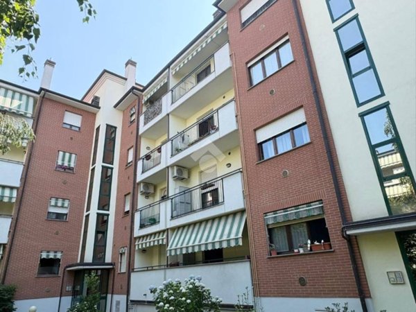 appartamento in vendita a Gallarate in zona Sciarè