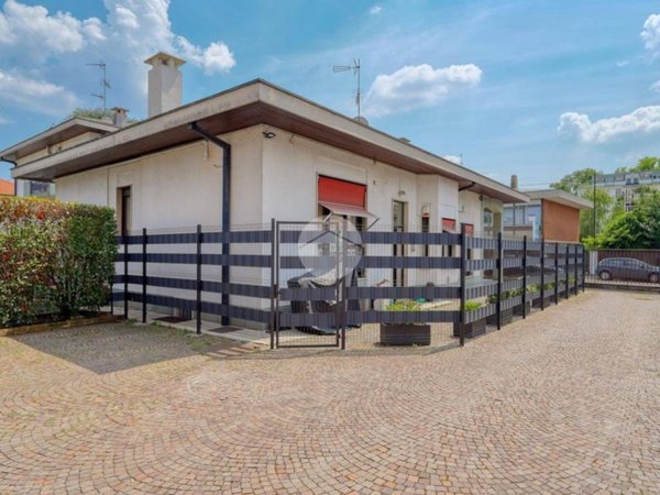 casa indipendente in vendita a Gallarate in zona Cascinetta