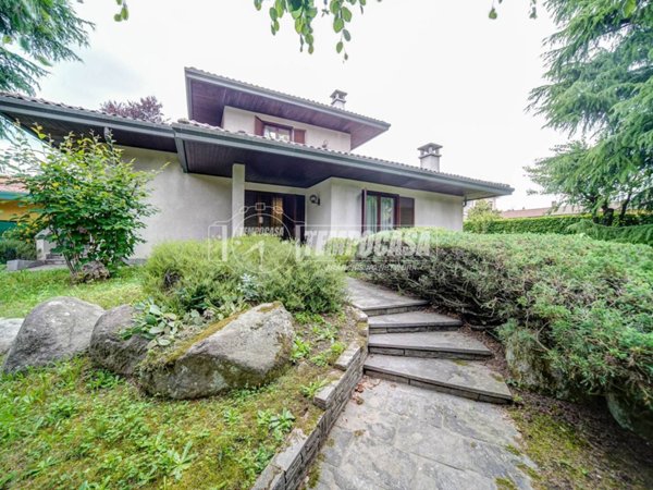 casa indipendente in vendita a Gallarate