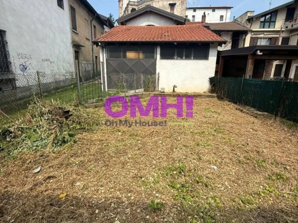locale commerciale in vendita a Gallarate in zona Cascinetta